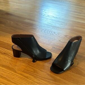 Johnston & Murphy Black Sandals